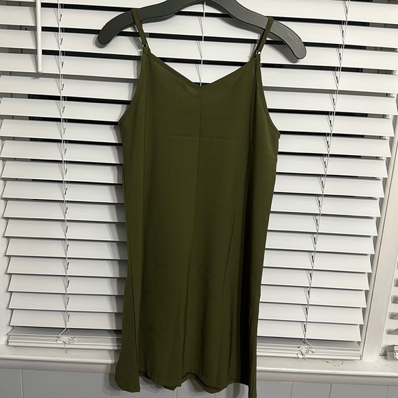 🛍️ 95% polyester 5% spandex green sleeveless dress. New no tag. - Picture 4 of 7